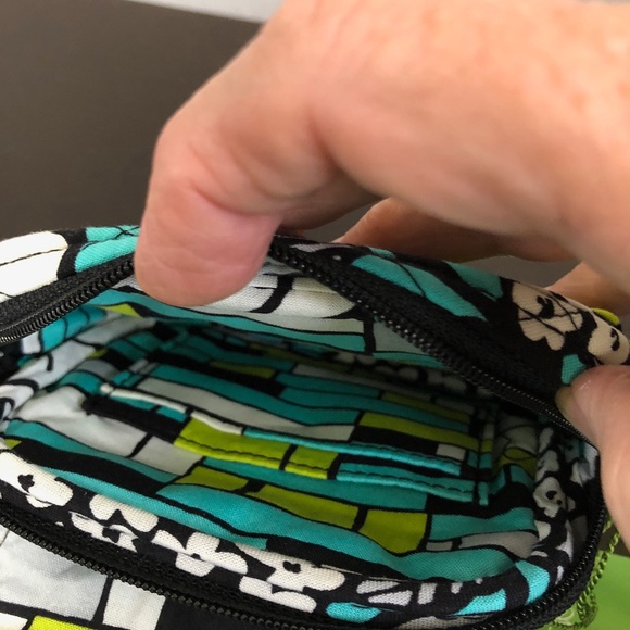Vera Bradley. Small Island Bloom Crossbody, NWT - Picture 6 of 6
